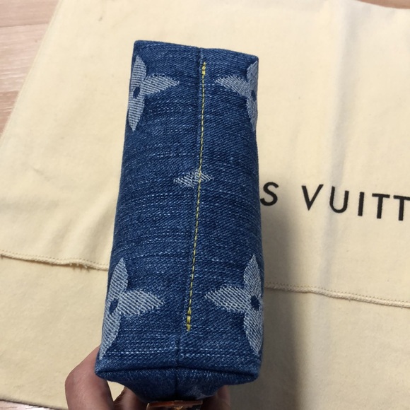 LIKE NEW 🌸🌸 RARE 🌸🌸 Louis Vuitton Denim Pouch - Picture 5 of 14